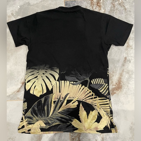 Black and Gold Short Sleeve Tee with Tropical Leaf Design - Picture 3 of 6